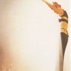 Mylène Farmer - Tour 1996 - Désenchantée - Photographe : Claude Gassian