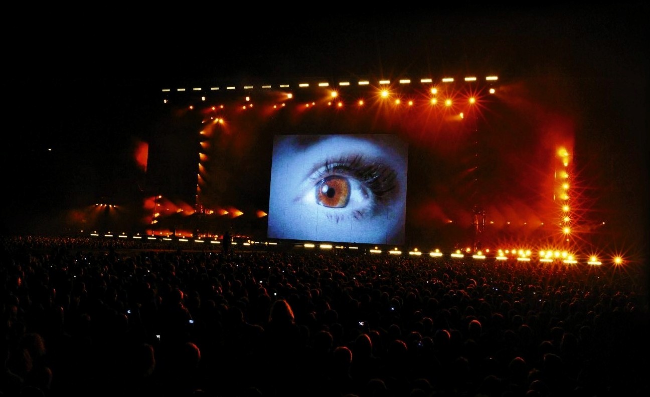 Mylène Farmer - Tour 2009 - Photographes : Nathalie Deélpine, Claude Gassian et Robin