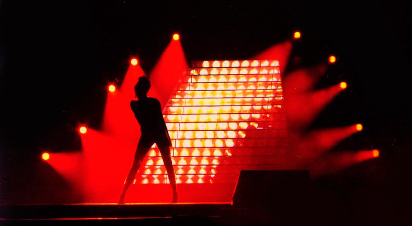 Mylène Farmer - Tour 2009 - Photographes : Nathalie Deélpine, Claude Gassian et Robin