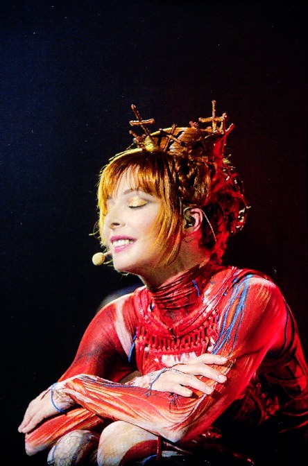 Mylène Farmer - Tour 2009 - Photographes : Nathalie Deélpine, Claude Gassian et Robin