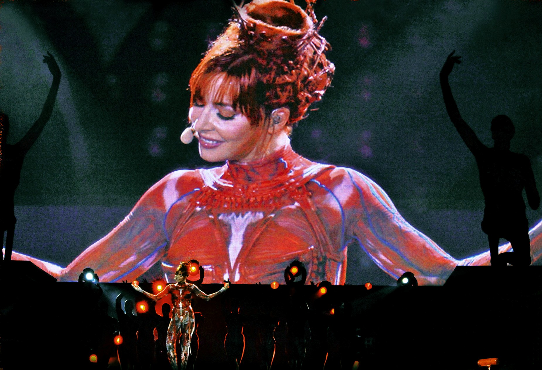 Mylène Farmer - Tour 2009 - Photographes : Nathalie Deélpine, Claude Gassian et Robin