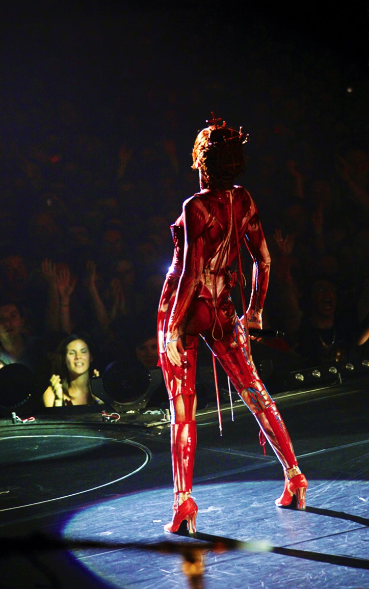 Mylène Farmer - Tour 2009 - Photographes : Nathalie Deélpine, Claude Gassian et Robin