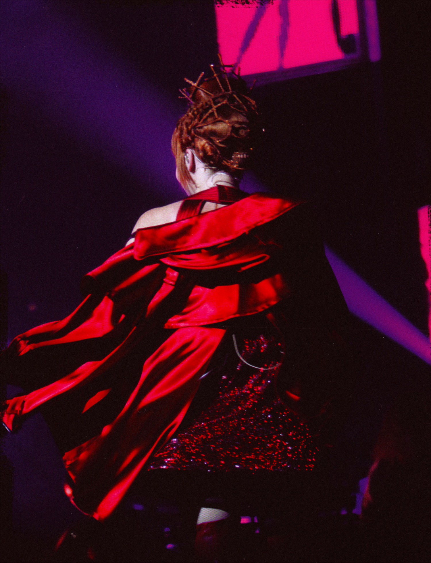 Mylène Farmer - Tour 2009 - Photographes : Nathalie Deélpine, Claude Gassian et Robin