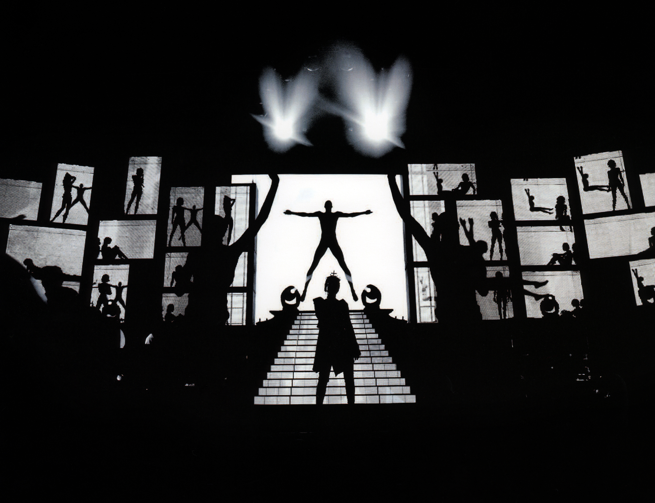 Mylène Farmer - Tour 2009 - Photographes : Nathalie Deélpine, Claude Gassian et Robin