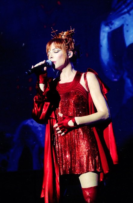 Mylène Farmer - Tour 2009 - Photographes : Nathalie Deélpine, Claude Gassian et Robin