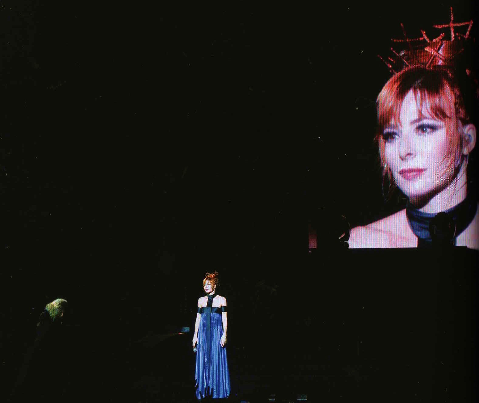 Mylène Farmer - Tour 2009 - Photographes : Nathalie Deélpine, Claude Gassian et Robin