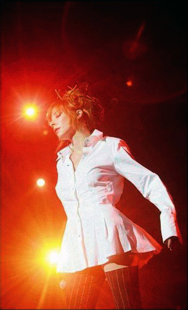 Mylène Farmer - Tour 2009 - Photographes : Nathalie Deélpine, Claude Gassian et Robin