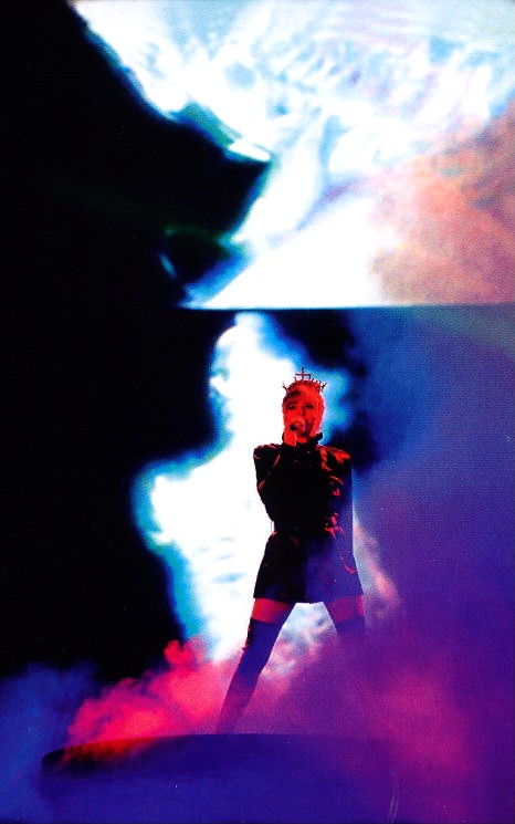 Mylène Farmer - Tour 2009 - Photographes : Nathalie Deélpine, Claude Gassian et Robin