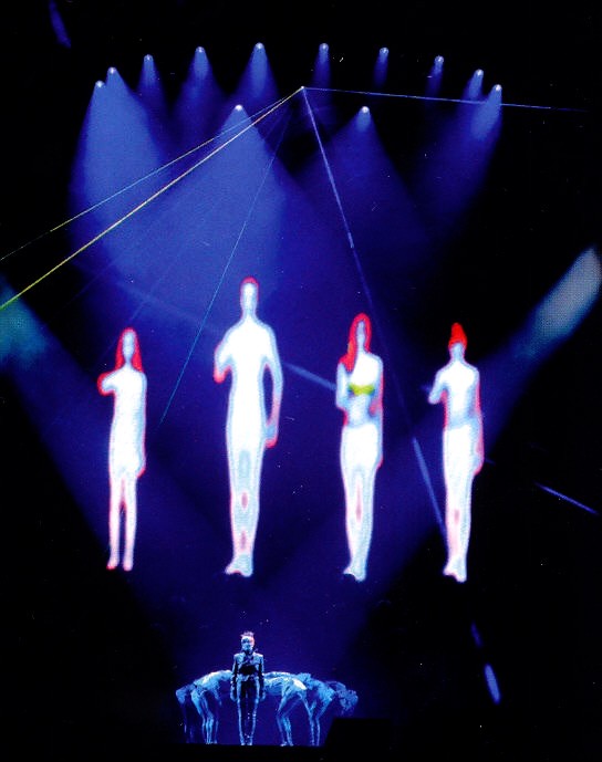 Mylène Farmer - Tour 2009 - Photographes : Nathalie Deélpine, Claude Gassian et Robin