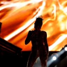 Myl&egrave;ne Farmer - Tour 2009