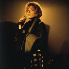 Mylène Farmer chante "Jardin de Vienne" sur le "Tour 89" - Photographe : Marianne Rosenstiehl