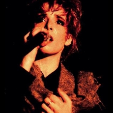 Mylène Farmer chante "Jardin de Vienne" sur le "Tour 89" - Photographe : Marianne Rosenstiehl