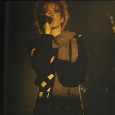 Mylène Farmer chante "Jardin de Vienne" sur le "Tour 89" - Photographe : Marianne Rosenstiehl