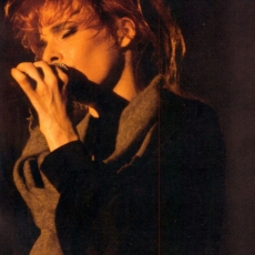 Mylène Farmer chante "Jardin de Vienne" sur le "Tour 89" - Photographe : Marianne Rosenstiehl