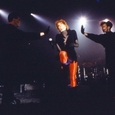 Mylène Farmer chante "Pourvu qu'elles soient douces" sur le "Tour 89" - Photographe : Marianne Rosenstiehl