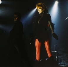 Mylène Farmer chante "Pourvu qu'elles soient douces" sur le "Tour 89" - Photographe : Marianne Rosenstiehl