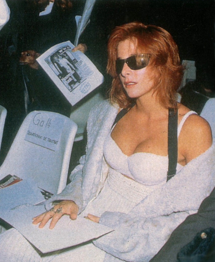 mylene-farmer-1993-defile-issey-miyake-004