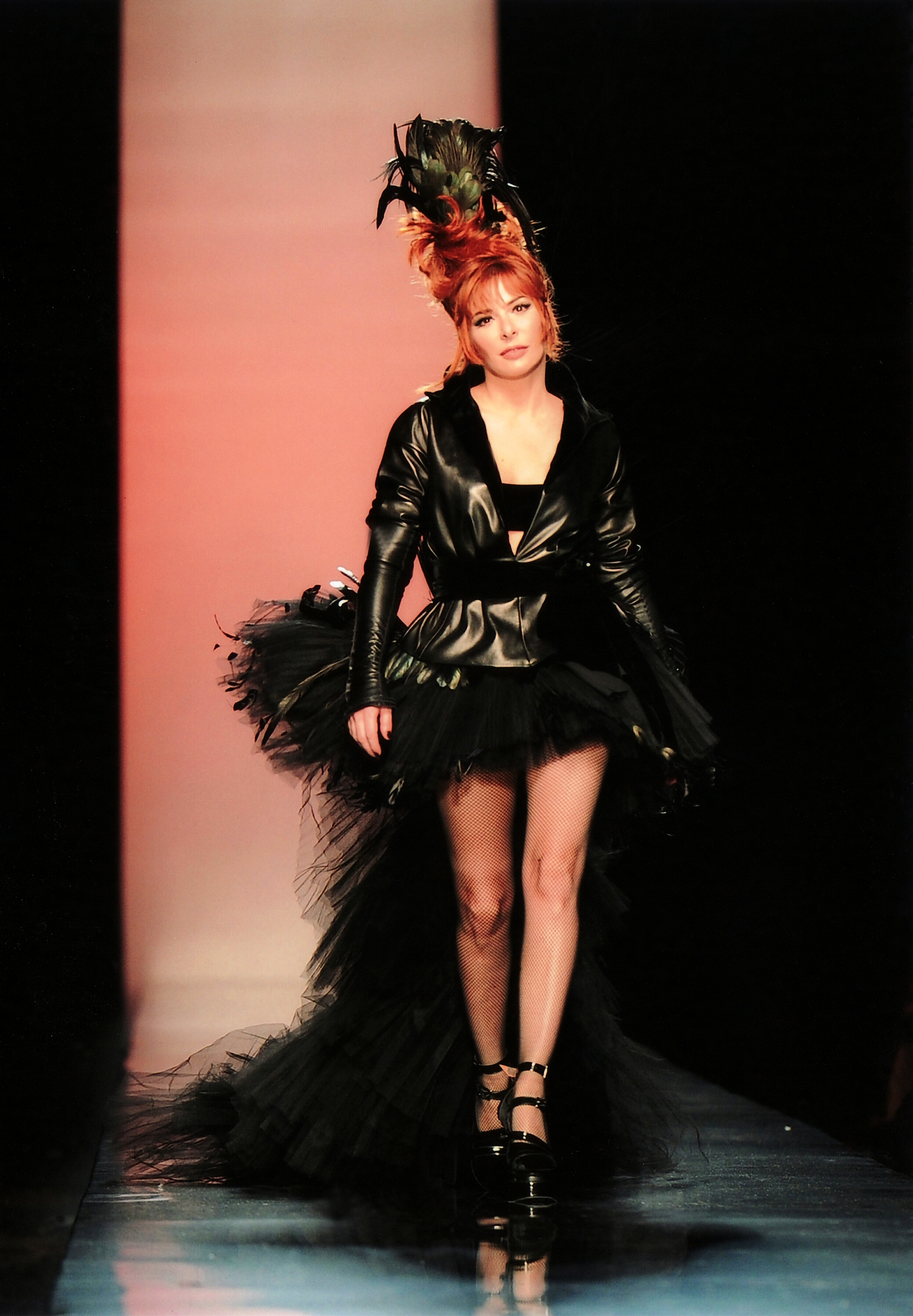 mylene-farmer-defile-jean-paul-gaultier-libertine-swan-06-juillet-2011-121