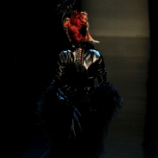 mylene-farmer-defile-jean-paul-gaultier-libertine-swan-06-juillet-2011-112