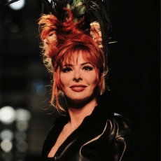 mylene-farmer-defile-jean-paul-gaultier-libertine-swan-06-juillet-2011-117