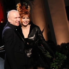 Jean-Paul Gaultier et Mylène Farmer - Défilé Jean-Paul Gaultier - 06 juillet 2011