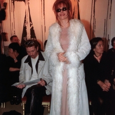 mylene-farmer-1997-defile-jean-paul-gaultier-116