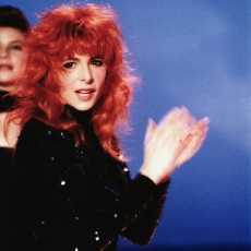 Mylène Farmer chante Pourvu qu'elles soient douces dans l'émission Interchallenges sur TF1 le 20 novembre 1988