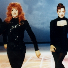 Mylène Farmer chante Pourvu qu'elles soient douces dans l'émission Interchallenges sur TF1 le 20 novembre 1988