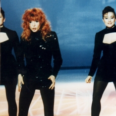 Mylène Farmer chante Pourvu qu'elles soient douces dans l'émission Interchallenges sur TF1 le 20 novembre 1988