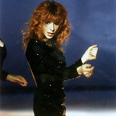 Mylène Farmer chante Pourvu qu'elles soient douces dans l'émission Interchallenges sur TF1 le 20 novembre 1988