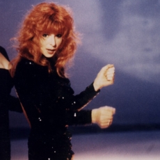 Mylène Farmer chante Pourvu qu'elles soient douces dans l'émission Interchallenges sur TF1 le 20 novembre 1988