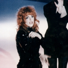 Mylène Farmer chante Pourvu qu'elles soient douces dans l'émission Interchallenges sur TF1 le 20 novembre 1988