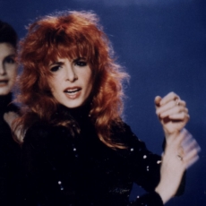 Mylène Farmer chante Pourvu qu'elles soient douces dans l'émission Interchallenges sur TF1 le 20 novembre 1988