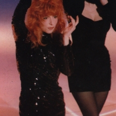 Mylène Farmer chante Pourvu qu'elles soient douces dans l'émission Interchallenges sur TF1 le 20 novembre 1988