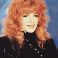 Mylène Farmer chante Pourvu qu'elles soient douces dans l'émission Interchallenges sur TF1 le 20 novembre 1988