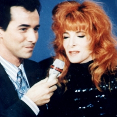 Mylène Farmer chante Pourvu qu'elles soient douces dans l'émission Interchallenges sur TF1 le 20 novembre 1988