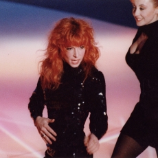 Mylène Farmer chante Pourvu qu'elles soient douces dans l'émission Interchallenges sur TF1 le 20 novembre 1988