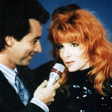 Mylène Farmer chante Pourvu qu'elles soient douces dans l'émission Interchallenges sur TF1 le 20 novembre 1988