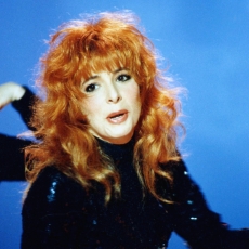 Mylène Farmer chante Pourvu qu'elles soient douces dans l'émission Interchallenges sur TF1 le 20 novembre 1988