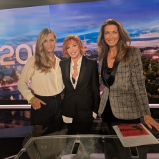 Cécile de France, Mylène Farmer et Anne-Claire Coudray sur le plateau du JT de 20 heures de TF1 le 14 septembre 2025