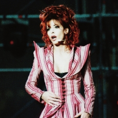 mylene-farmer-la-fureur-du-parc-19-juin-1999-019