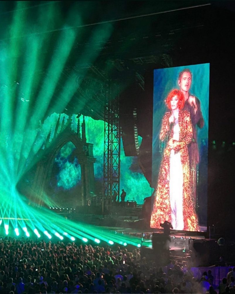 Mylène Farmer et Simon Buret du groupe AaRON - Nevermore - Orange Vélodrome - Marseille - 08 juillet 2023 - Photo partagée par AaRON sur Facebook le 09 juillet 2023