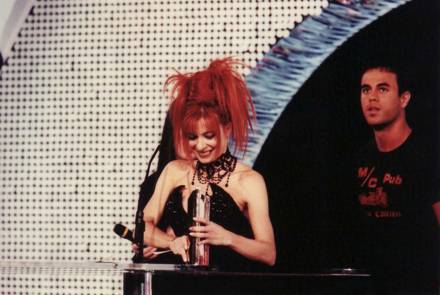 mylene-farmer_2000_nrj-music-awards_311