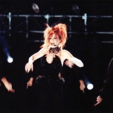 mylene-farmer_2000_nrj-music-awards_403