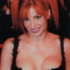 Mylène Farmer - NRJ Music Awards 2000 - Montée des marches