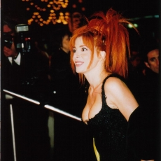 Mylène Farmer - NRJ Music Awards 2000 - Montée des marches