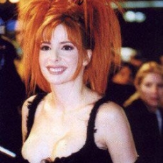 Mylène Farmer - NRJ Music Awards 2000 - Montée des marches