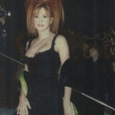 Mylène Farmer - NRJ Music Awards 2000 - Montée des marches