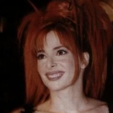 Mylène Farmer - NRJ Music Awards 2000 - Montée des marches