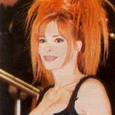 Mylène Farmer - NRJ Music Awards 2000 - Montée des marches